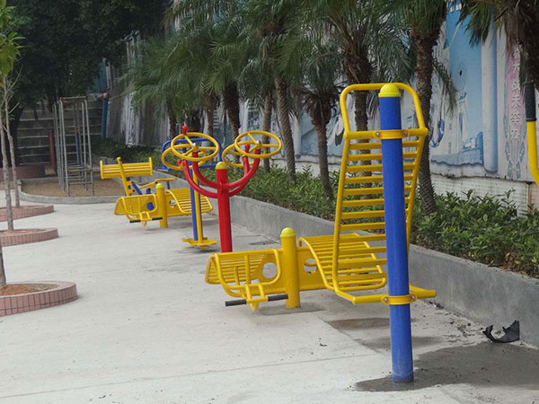 ​户外健身器材对孩子锻炼好处