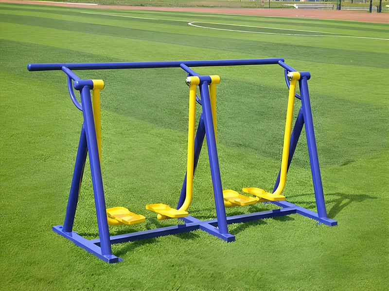户外健身器材展示