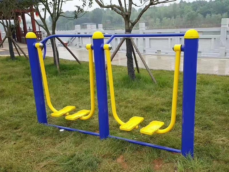 户外健身器材展示